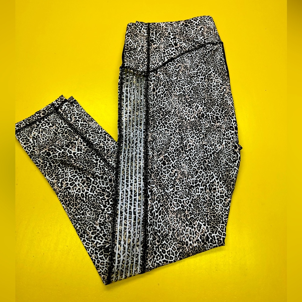 Victoria Secret’s VSX Knockout Capri Leggings Leopard sz L